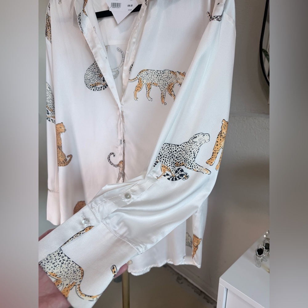 NWT White with Leopard Button Down Shirt - Size Small - Picture 7 of 12